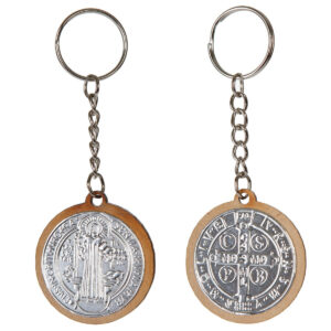 Art.8843 Llavero San Benito Doble Vista Madera Con Repujado 4.5x4cm 1pz